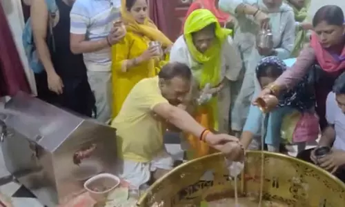 दिल्ली से हरिद्वार तक: सावन के पहले सोमवार पर शिवालयों में तड़के से भक्तों का तांता दिल्ली से हरिद्वार तक: सावन के पहले सोमवार पर शिवालयों में तड़के से भक्तों का तांता