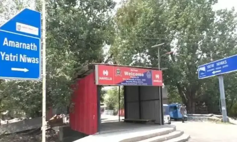 Jammu: सुरक्षा घेरे में जम्मू से बालटाल निकला अमरनाथ यात्रियों का जत्था Jammu: सुरक्षा घेरे में जम्मू से बालटाल निकला अमरनाथ यात्रियों का जत्था