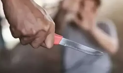 श्रीनगर में चाकूबाजी, दो युवक घायल श्रीनगर में चाकूबाजी, दो युवक घायल