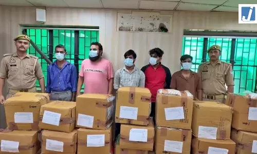 Amazon-Flipkart को लगाया चूना: गिरोह असली सामान की जगह पार्सल में भरता रद्दी, 5 आरोपी पुलिस की गिरफ्त में Amazon-Flipkart को लगाया चूना: गिरोह असली सामान की जगह पार्सल में भरता रद्दी, 5 आरोपी पुलिस की गिरफ्त में