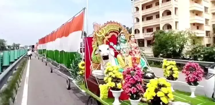 Haridwar: 26 कांवड़ियों की अनोखी यात्रा, 221 फीट तिरंगे के साथ बढ़े कदम