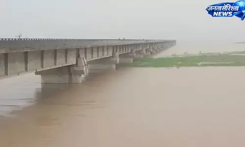 बैराजों से पानी छोड़े जाने के बाद घाघरा नदी का जलस्तर बढ़ा बैराजों से पानी छोड़े जाने के बाद घाघरा नदी का जलस्तर बढ़ा