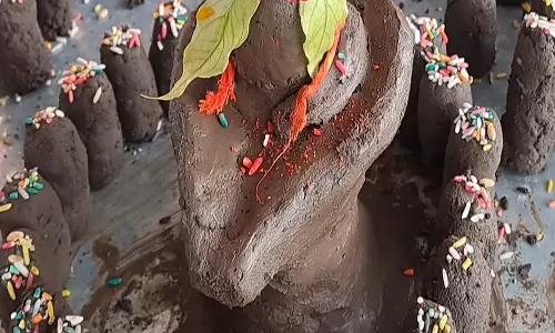 भगवान शिव के 16 उपचार पूजन क्या हैं? जानें पार्थिव शिवलिंग बनाने का सही तरीका