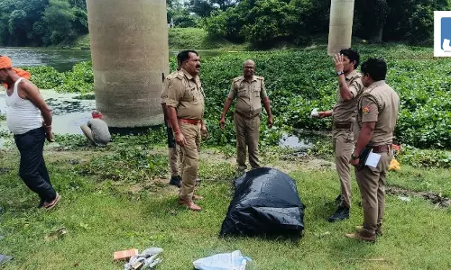 ड्राइवर पति को सवारी से हुआ इश्क, राह का कांटा बनी पत्नी तो नदी में बहा दी लाश ड्राइवर पति को सवारी से हुआ इश्क, राह का कांटा बनी पत्नी तो नदी में बहा दी लाश