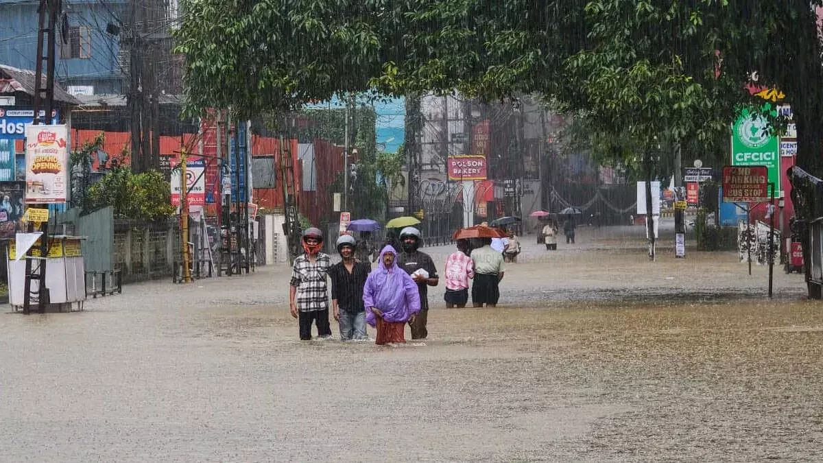 kerala में भारी बारिश का खतरा: 10 जिलों में ऑरेंज अलर्ट जारी