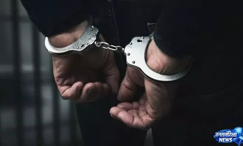 प्रेमिका ने जमीन विवाद में प्रेमी की मां की हत्या की, बेटे समेत तीन आरोपी गिरफ्तार प्रेमिका ने जमीन विवाद में प्रेमी की मां की हत्या की, बेटे समेत तीन आरोपी गिरफ्तार