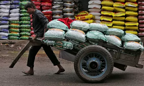 महंगाई पर काबू के लिए सरकार सक्रिय महंगाई पर काबू के लिए सरकार सक्रिय