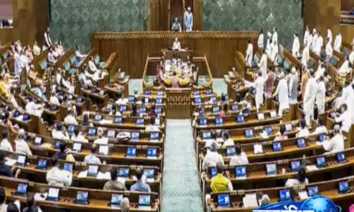 Lok Sabha में हंगामा जारी, सरकार ने पास कराया SC बिल Lok Sabha में हंगामा जारी, सरकार ने पास कराया SC बिल