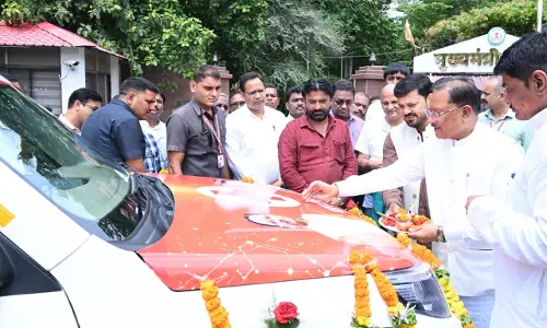 मुख्यमंत्री विष्णुदेव साय ने धरसींवा विधानसभा को दी निःशुल्क एम्बुलेंस की सौगात मुख्यमंत्री विष्णुदेव साय ने धरसींवा विधानसभा को दी निःशुल्क एम्बुलेंस की सौगात