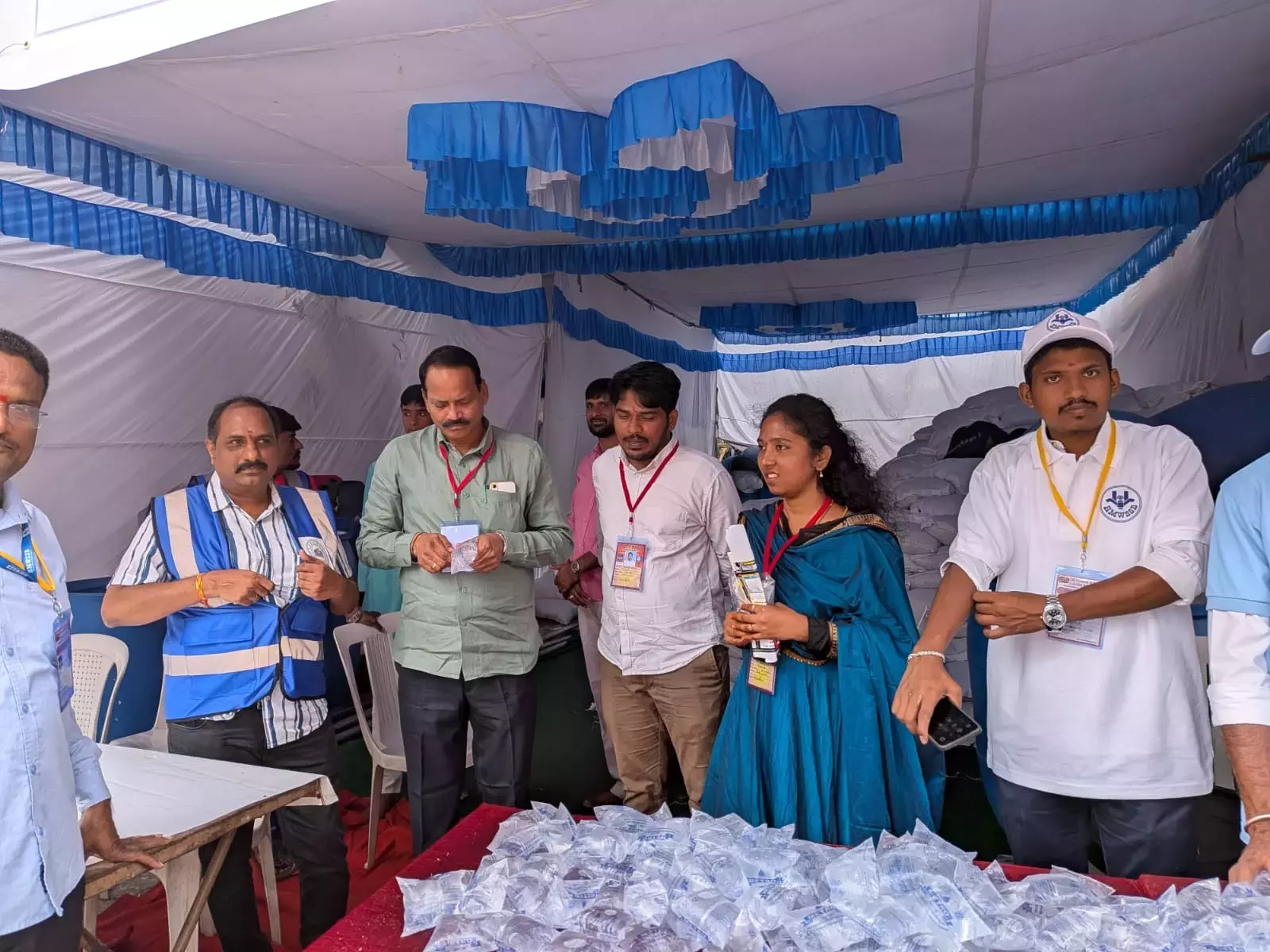 Telangana: शराब की दुकानें बंद, नागरिक निकाय कार्रवाई में जुटे Telangana: शराब की दुकानें बंद, नागरिक निकाय कार्रवाई में जुटे