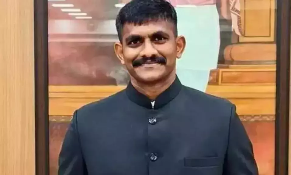 Telangana: प्रशिक्षु आईपीएस अधिकारी मामले में एक और रिश्ता सवालों के घेरे में Telangana: प्रशिक्षु आईपीएस अधिकारी मामले में एक और रिश्ता सवालों के घेरे में