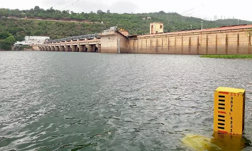 स्थिर प्रवाह से श्रीशैलम भंडारण को बढ़ावा; गोदावरी का प्रवाह सहजता से होता है स्थिर प्रवाह से श्रीशैलम भंडारण को बढ़ावा; गोदावरी का प्रवाह सहजता से होता है