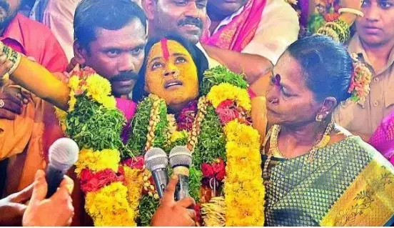 रंगम अनुष्ठान: ओरेकल ने भारी बारिश की भविष्यवाणी की, अधिक दुर्घटनाओं की चेतावनी दी रंगम अनुष्ठान: ओरेकल ने भारी बारिश की भविष्यवाणी की, अधिक दुर्घटनाओं की चेतावनी दी