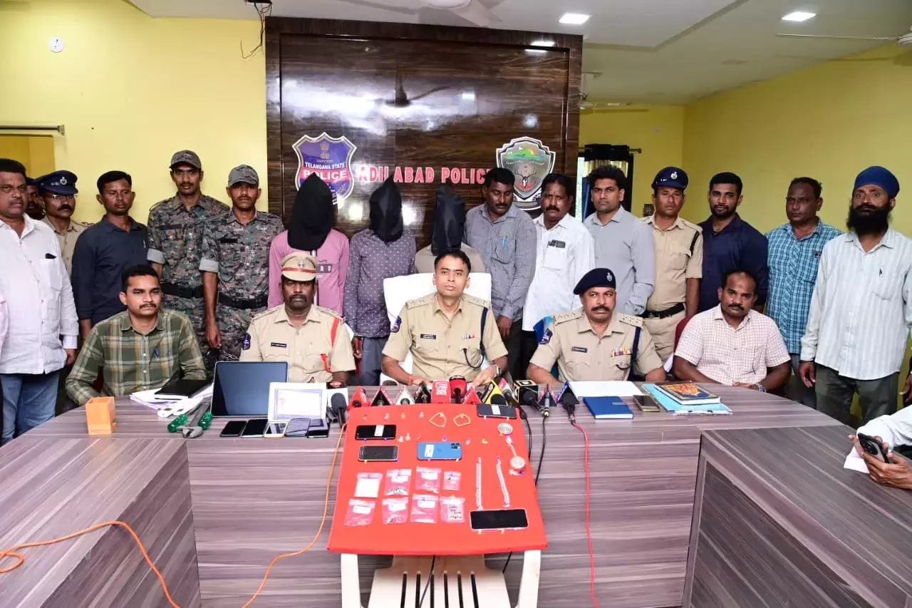 Telangana: चोरी करने के आरोप में आदिलाबाद में तीन बांग्लादेशियों में से दो को गिरफ्तार किया गया Telangana: चोरी करने के आरोप में आदिलाबाद में तीन बांग्लादेशियों में से दो को गिरफ्तार किया गया