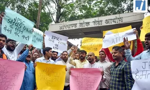 Gen Z का गुस्सा...सड़कों पर मशाल लेकर उतरे छात्र, पत्रकार ने पूछा- कॉकरोच पार्टी वाले से लेकर केजरीवाल और राहुल गांधी सब नदारद.... Gen Z का गुस्सा...सड़कों पर मशाल लेकर उतरे छात्र, पत्रकार ने पूछा- कॉकरोच पार्टी वाले से लेकर केजरीवाल और राहुल गांधी सब नदारद....