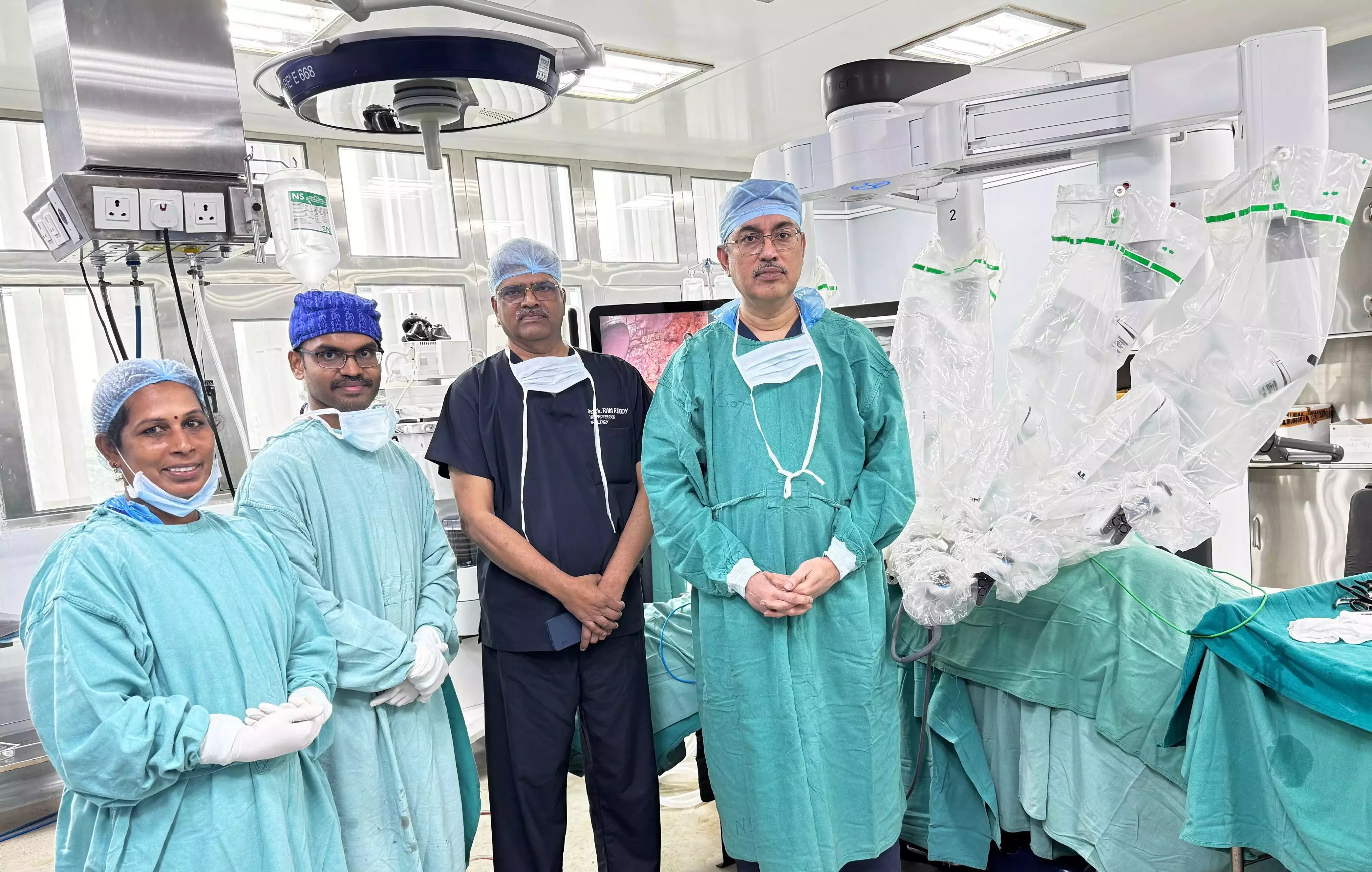 NIMS ने 3 साल से भी कम समय में 1,000 रोबोटिक सर्जरी का जश्न मनाया NIMS ने 3 साल से भी कम समय में 1,000 रोबोटिक सर्जरी का जश्न मनाया