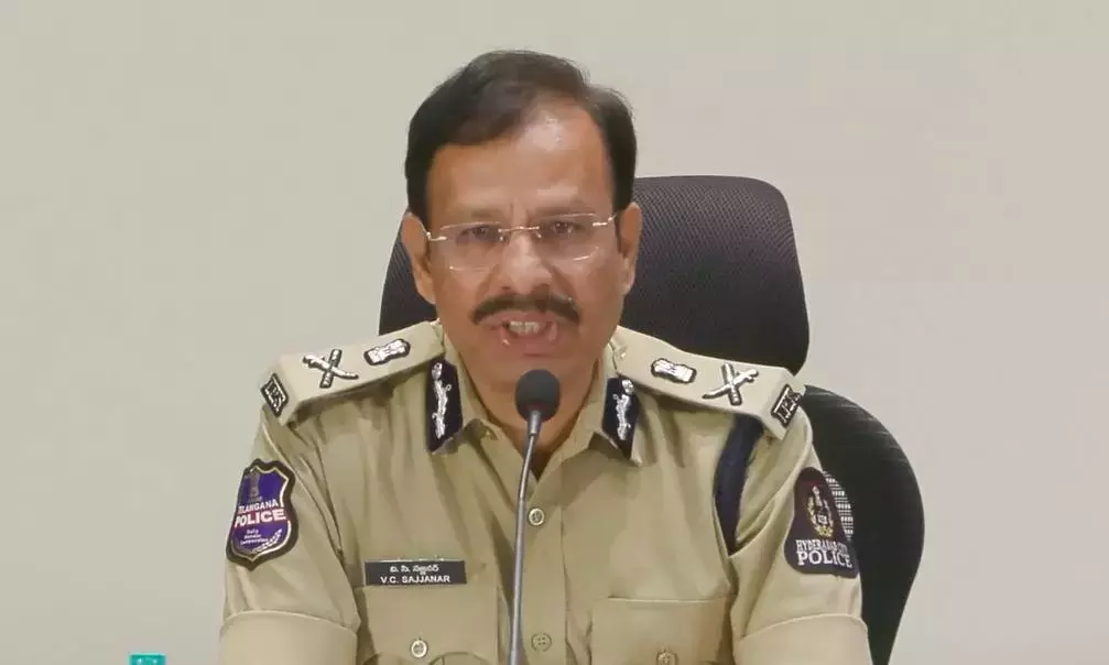 Telangana: भारी बारिश की चेतावनी के बीच सज्जनार ने जनता से सतर्क रहने का आग्रह किया Telangana: भारी बारिश की चेतावनी के बीच सज्जनार ने जनता से सतर्क रहने का आग्रह किया