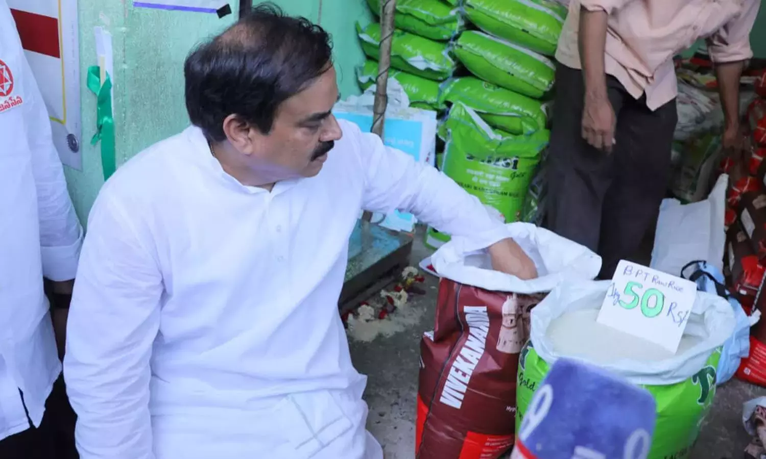 Andhra: एपी ने सब्सिडी वाले चावल की बिक्री शुरू की Andhra: एपी ने सब्सिडी वाले चावल की बिक्री शुरू की