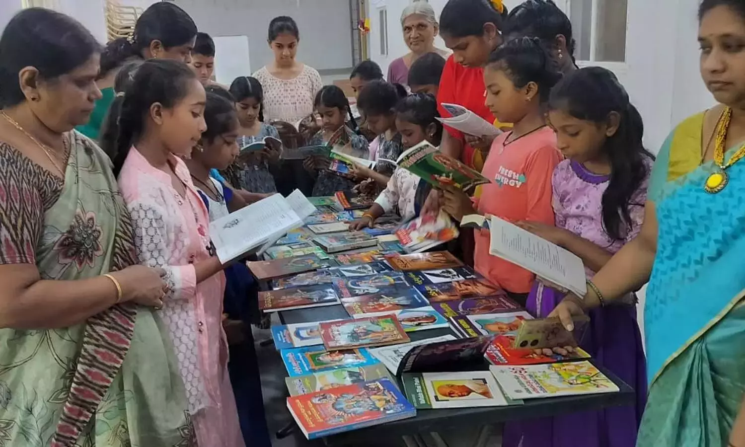 Andhra: टैगोर लाइब्रेरी में बुक एक्सपो में बच्चों ने दिखाई रुचि Andhra: टैगोर लाइब्रेरी में बुक एक्सपो में बच्चों ने दिखाई रुचि