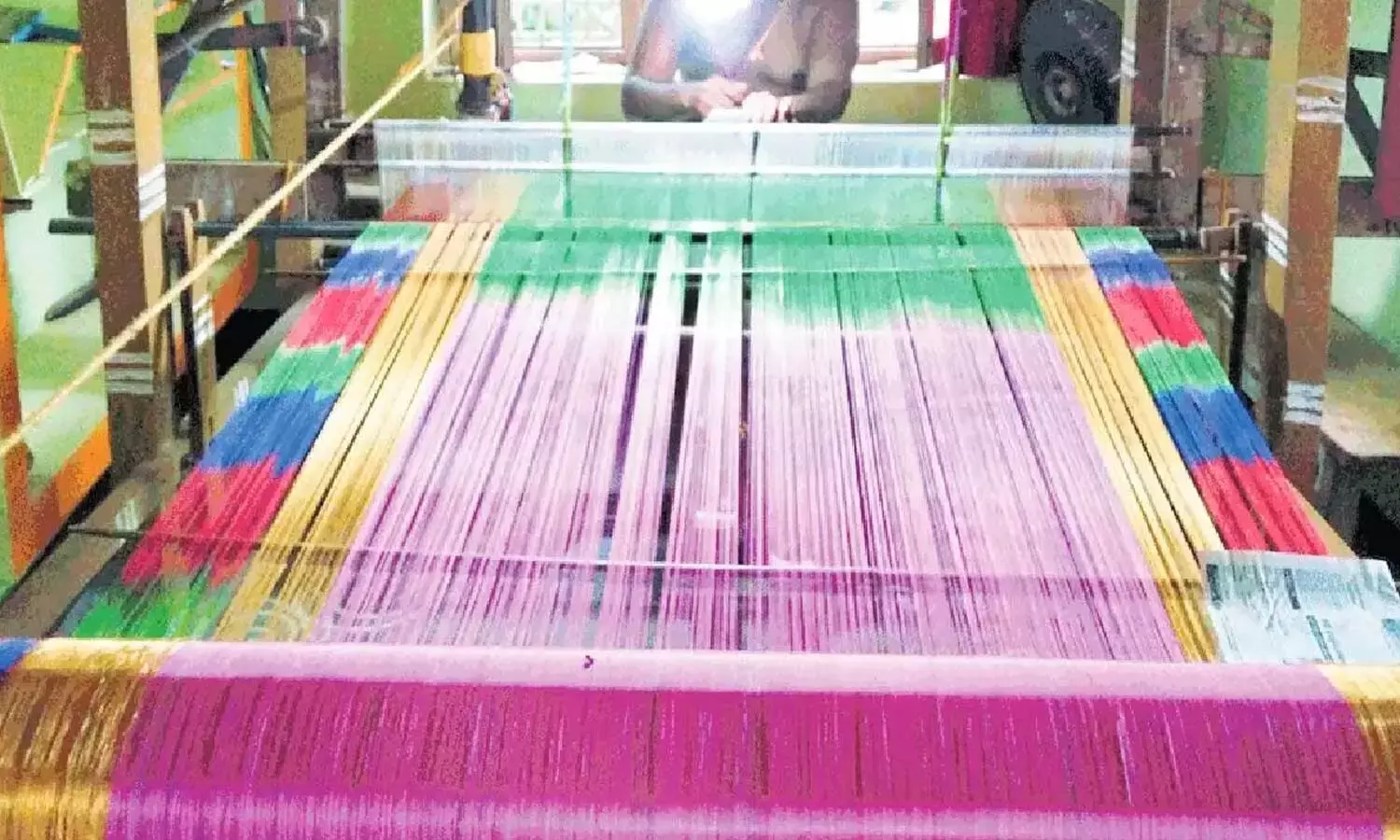 चिराला : हथकरघा बुनकरों को सीधे लाभ की मांग चिराला : हथकरघा बुनकरों को सीधे लाभ की मांग
