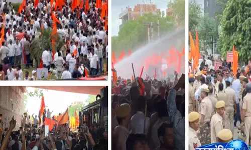 सवर्ण न्याय यात्रा के दौरान बवाल, करणी सेना कार्यकर्ताओं ने हटाए पुलिस बैरिकेड्स सवर्ण न्याय यात्रा के दौरान बवाल, करणी सेना कार्यकर्ताओं ने हटाए पुलिस बैरिकेड्स