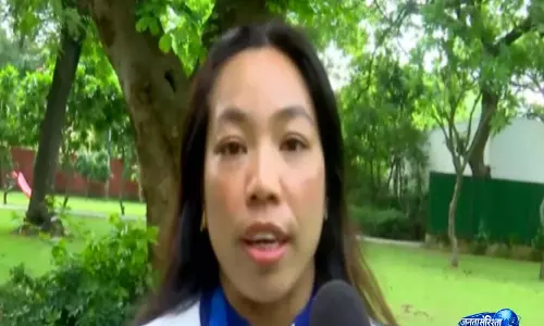 CWG में गोल्ड की हैट्रिक के बाद मीराबाई चानू बोलीं, चुनौतियों से मिली सफलता CWG में गोल्ड की हैट्रिक के बाद मीराबाई चानू बोलीं, चुनौतियों से मिली सफलता