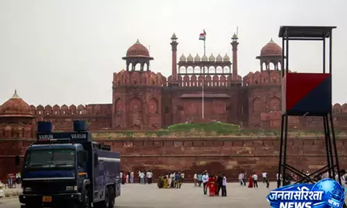 15 अगस्त से पहले बड़ी साजिश की आशंका, लाल किले पर सुरक्षा कड़ी 15 अगस्त से पहले बड़ी साजिश की आशंका, लाल किले पर सुरक्षा कड़ी