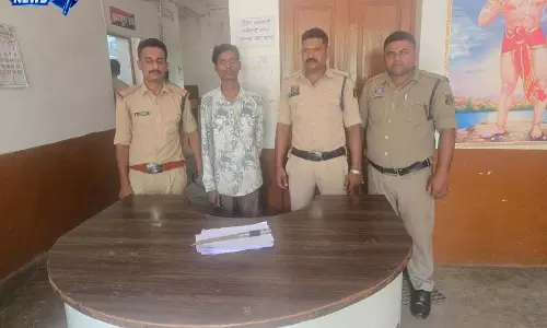 CG: चाकू लहराकर दहशत फैलाने वाला बदमाश गिरफ्तार CG: चाकू लहराकर दहशत फैलाने वाला बदमाश गिरफ्तार