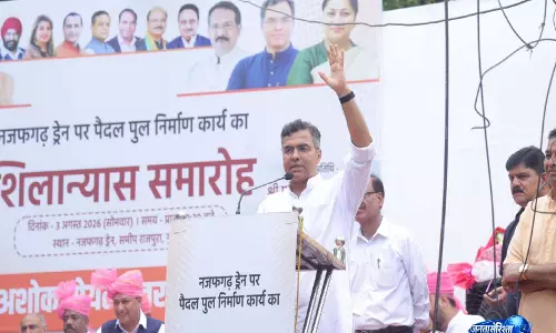 दिल्ली के लोक निर्माण मंत्री प्रवेश सिंह ने नजफगढ़ ड्रेन फुटब्रिज परियोजना का किया उद्घाटन दिल्ली के लोक निर्माण मंत्री प्रवेश सिंह ने नजफगढ़ ड्रेन फुटब्रिज परियोजना का किया उद्घाटन