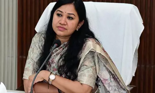 कलेक्टर द्वारा उच्च स्वास्थ्य सुविधा और योजनाओं का लाभ देने के निर्देश