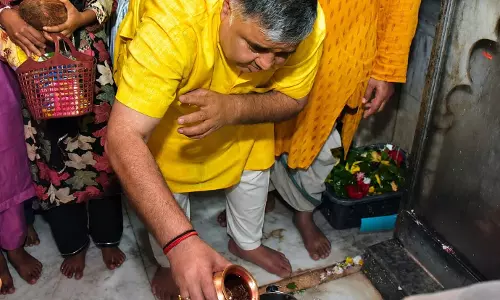 कैबिनेट मंत्री राजेश अग्रवाल ने लखनपुर शिव मंदिर में विधि-विधान से किया जलाभिषेक कैबिनेट मंत्री राजेश अग्रवाल ने लखनपुर शिव मंदिर में विधि-विधान से किया जलाभिषेक