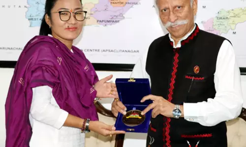 अरुणाचल के गवर्नर ने ईटानगर की मेयर लिखा नारी तदार को सम्मानित किया अरुणाचल के गवर्नर ने ईटानगर की मेयर लिखा नारी तदार को सम्मानित किया