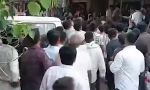 नागौर में मामूली विवाद के बाद दो गुटों में झड़प, धारदार हथियार से हमला, कई घायल नागौर में मामूली विवाद के बाद दो गुटों में झड़प, धारदार हथियार से हमला, कई घायल