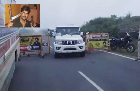 पुलिसकर्मी का राइफल छिना, भागने की कोशिश में मारा गया मोस्ट वांटेड गैंगस्टर पुलिसकर्मी का राइफल छिना, भागने की कोशिश में मारा गया मोस्ट वांटेड गैंगस्टर