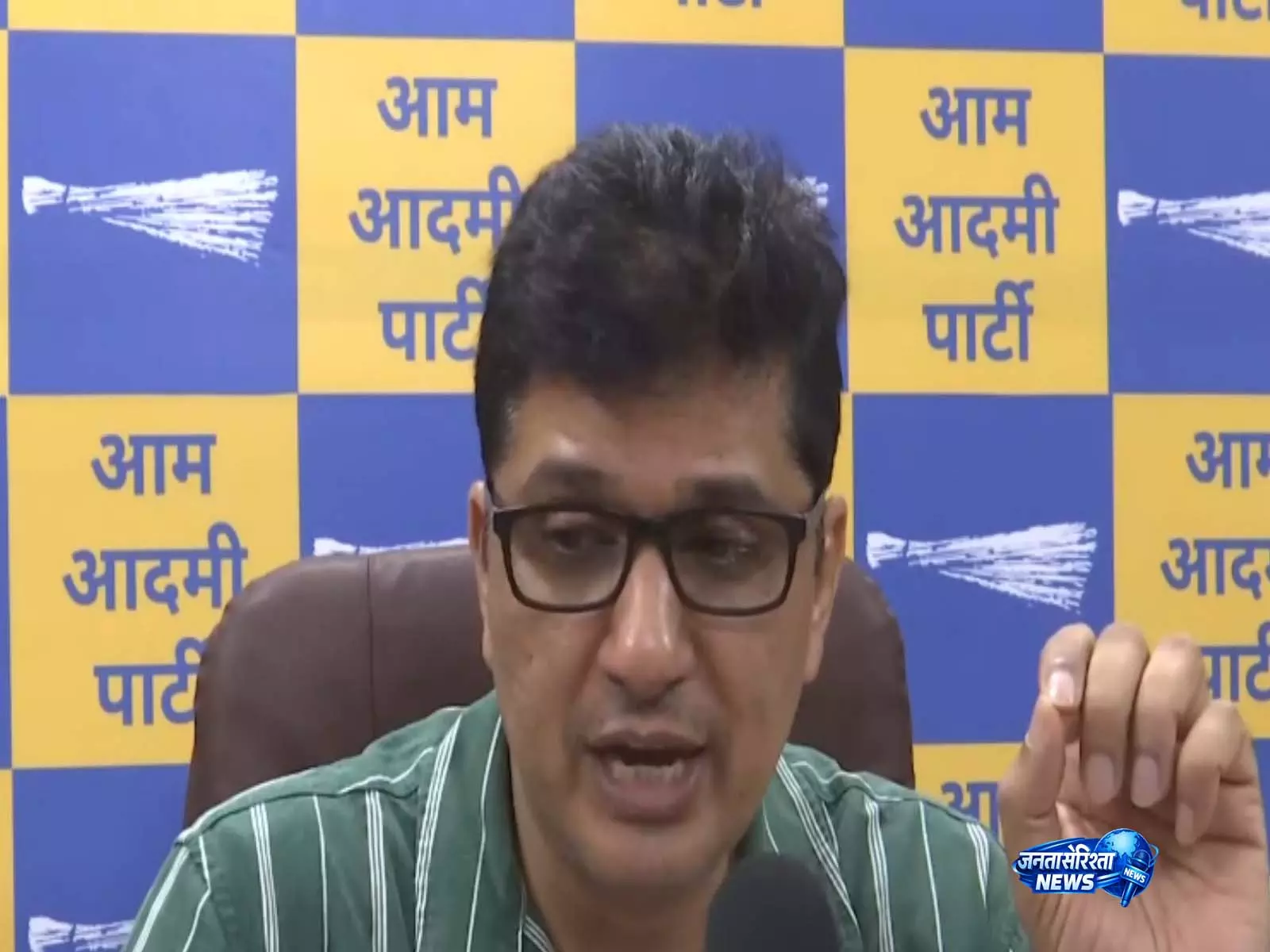 साइकिल वितरण टेंडर में ₹90 करोड़ घोटाले का AAP का आरोप, सौरभ भारद्वाज ने सरकार को घेरा साइकिल वितरण टेंडर में ₹90 करोड़ घोटाले का AAP का आरोप, सौरभ भारद्वाज ने सरकार को घेरा