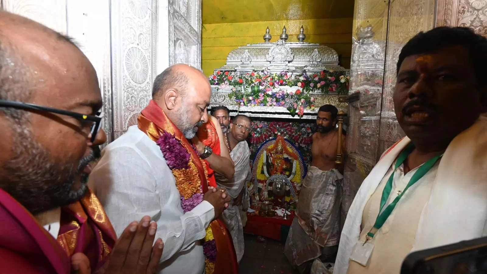 बोनालु के लिए कम बजट का आरोप, बंदी संजय ने सरकार से मांगा जवाब बोनालु के लिए कम बजट का आरोप, बंदी संजय ने सरकार से मांगा जवाब