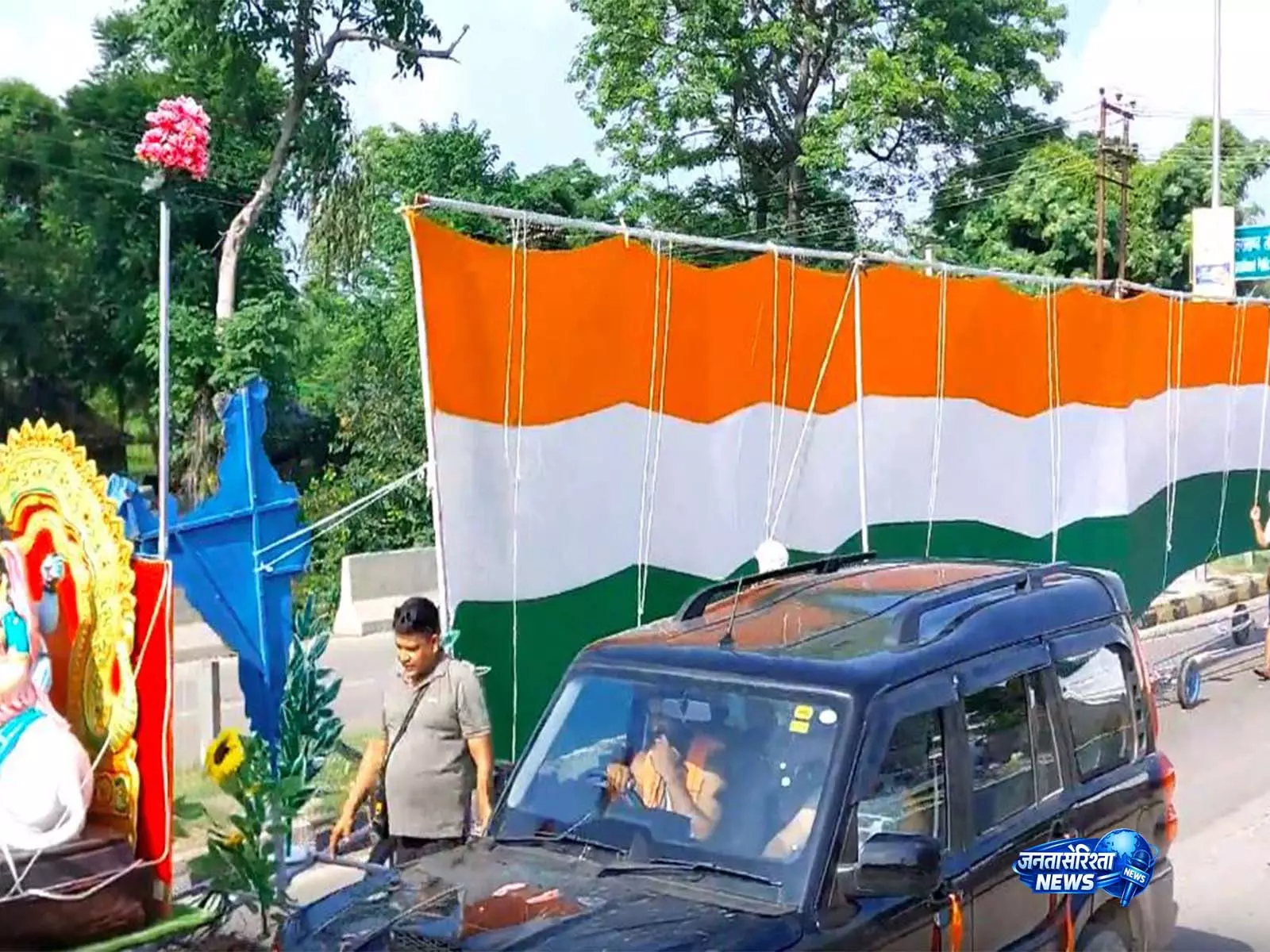 हरिद्वार कांवड़ यात्रा में आकर्षण का केंद्र बना 251 फीट लंबा तिरंगा कांवड़ हरिद्वार कांवड़ यात्रा में आकर्षण का केंद्र बना 251 फीट लंबा तिरंगा कांवड़