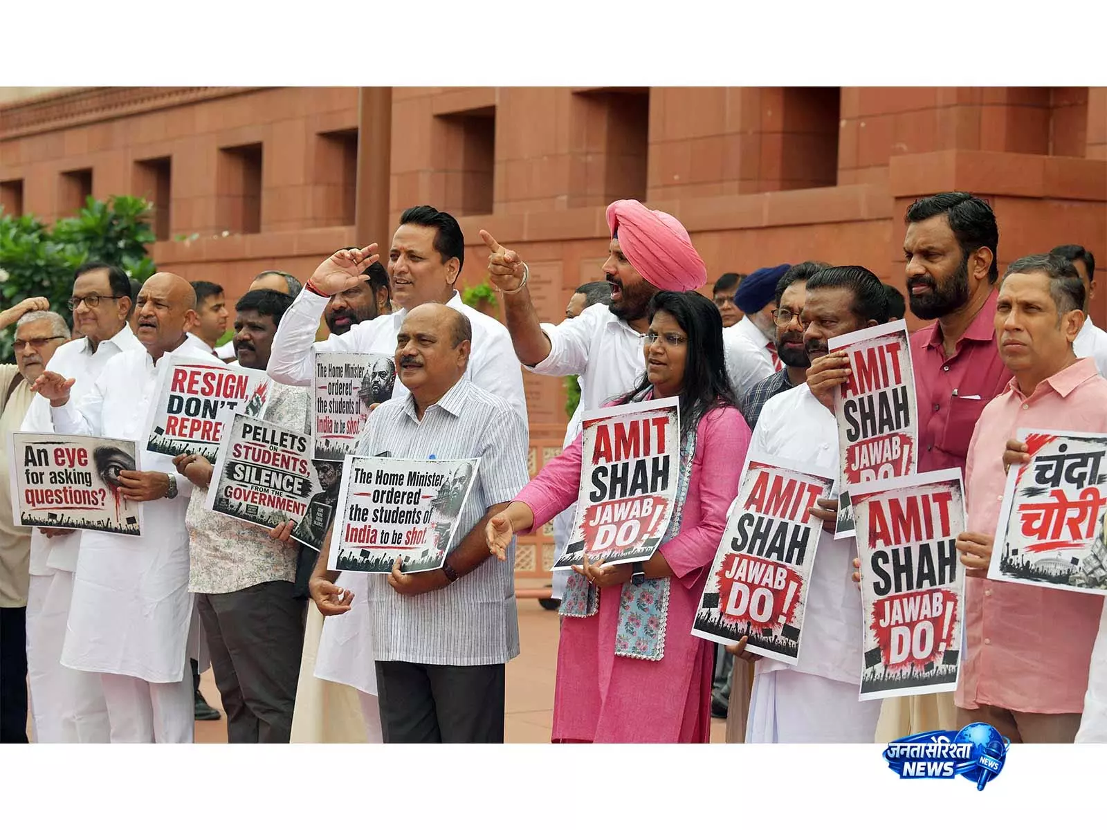 छात्र प्रदर्शन पर पुलिस कार्रवाई के खिलाफ संसद में विपक्ष का विरोध, Amit Shah से बयान की मांग छात्र प्रदर्शन पर पुलिस कार्रवाई के खिलाफ संसद में विपक्ष का विरोध, Amit Shah से बयान की मांग