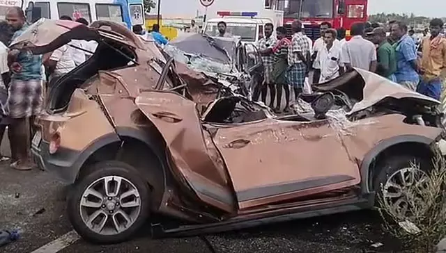 मदुरै में भीषण सड़क हादसा, 5 की मौत मदुरै में भीषण सड़क हादसा, 5 की मौत