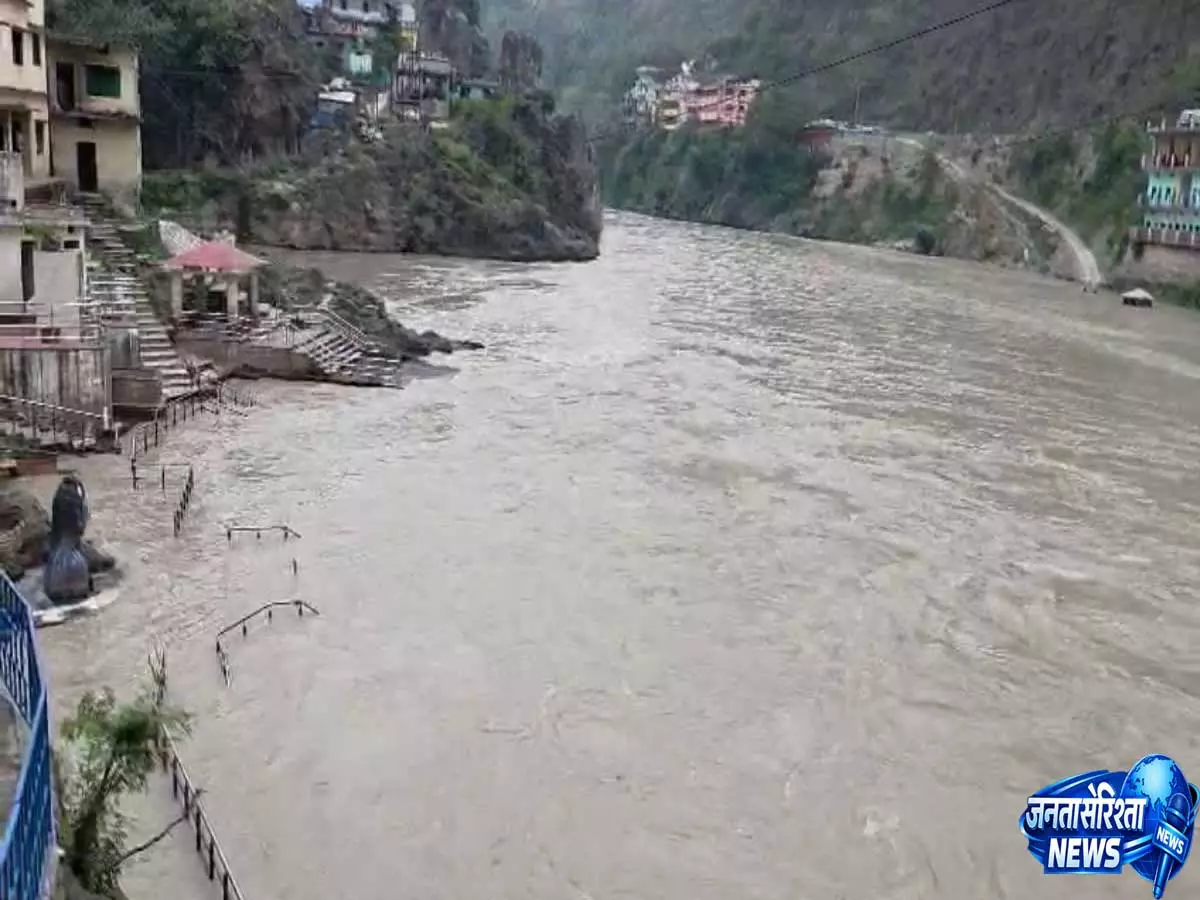 अलकनंदा का बढ़ा जलस्तर, रुद्रप्रयाग में 12 सड़कें बंद, प्रशासन अलर्ट अलकनंदा का बढ़ा जलस्तर, रुद्रप्रयाग में 12 सड़कें बंद, प्रशासन अलर्ट