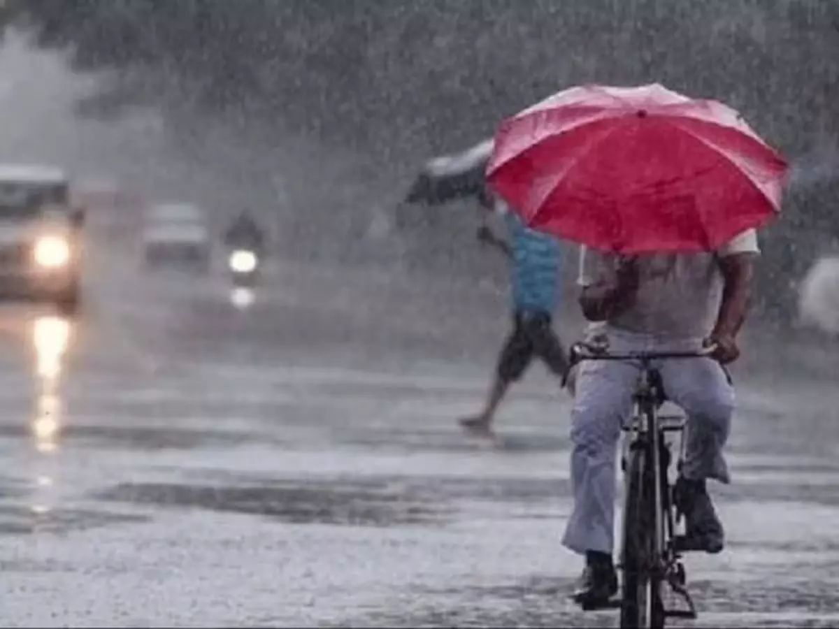 UP में अगले तीन दिन बारिश के आसार, पूर्वी उत्तर प्रदेश के कई जिलों में यलो अलर्ट जारी UP में अगले तीन दिन बारिश के आसार, पूर्वी उत्तर प्रदेश के कई जिलों में यलो अलर्ट जारी