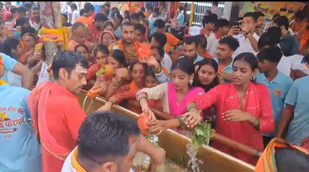 बिहार: सावन की पहली सोमवारी पर बाबा गरीबनाथ मंदिर में उमड़ा आस्था का सैलाब बिहार: सावन की पहली सोमवारी पर बाबा गरीबनाथ मंदिर में उमड़ा आस्था का सैलाब