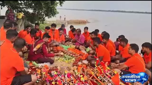 सावन के पहले सोमवार धबलेश्वर मंदिर में उमड़ी भक्तों की भीड़, कांवड़ियों ने चढ़ाया जल सावन के पहले सोमवार धबलेश्वर मंदिर में उमड़ी भक्तों की भीड़, कांवड़ियों ने चढ़ाया जल