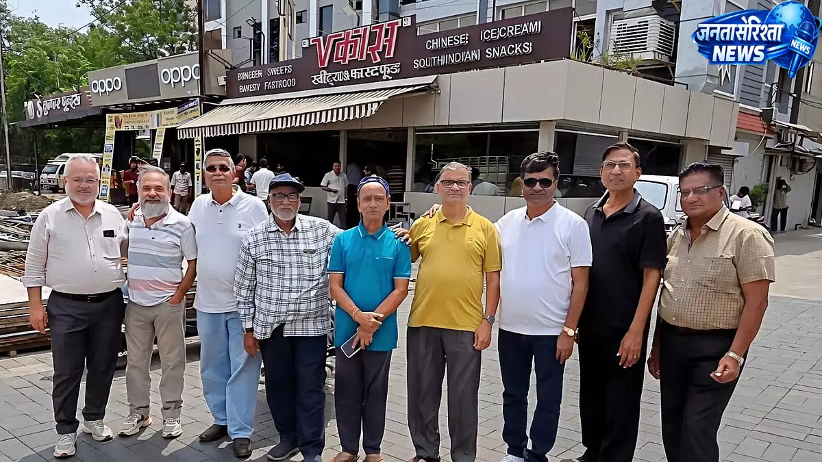 चार दशक बाद मिले दोस्त, समाज सेवा का संकल्प चार दशक बाद मिले दोस्त, समाज सेवा का संकल्प