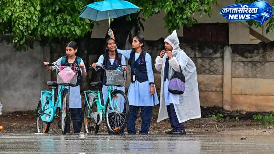 भारी बारिश के चलते सागर और तीर्थहल्ली तालुकों में स्कूल-कॉलेज बंद भारी बारिश के चलते सागर और तीर्थहल्ली तालुकों में स्कूल-कॉलेज बंद