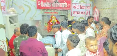 सावन का प्रथम सोमवार: ओंकारेश्वर-ममलेश्वर ज्योतिर्लिंग में उमड़ा आस्था का सैलाब, शाही सवारी का श्रद्धालुओं को इंतजार सावन का प्रथम सोमवार: ओंकारेश्वर-ममलेश्वर ज्योतिर्लिंग में उमड़ा आस्था का सैलाब, शाही सवारी का श्रद्धालुओं को इंतजार