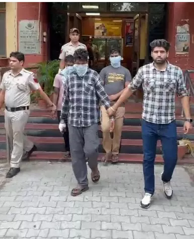 दिल्ली: जीटीबी एन्क्लेव पुलिस ने सुलझाया चोरी का मामला, तीन शातिर बदमाश गिरफ्तार दिल्ली: जीटीबी एन्क्लेव पुलिस ने सुलझाया चोरी का मामला, तीन शातिर बदमाश गिरफ्तार