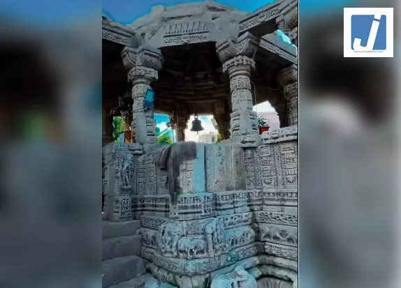 भोलेनाथ का एक ऐसा मंदिर...जहां पत्थरों पर की गई नक्काशी बताती है सदियों पुरानी गाथा भोलेनाथ का एक ऐसा मंदिर...जहां पत्थरों पर की गई नक्काशी बताती है सदियों पुरानी गाथा