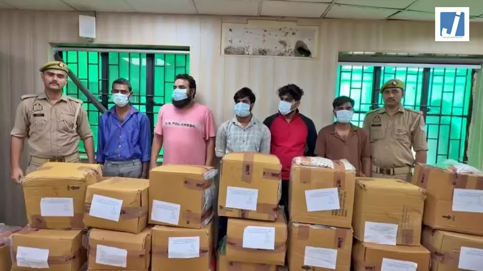Amazon-Flipkart को लगाया चूना: गिरोह असली सामान की जगह पार्सल में भरता रद्दी, 5 आरोपी पुलिस की गिरफ्त में Amazon-Flipkart को लगाया चूना: गिरोह असली सामान की जगह पार्सल में भरता रद्दी, 5 आरोपी पुलिस की गिरफ्त में