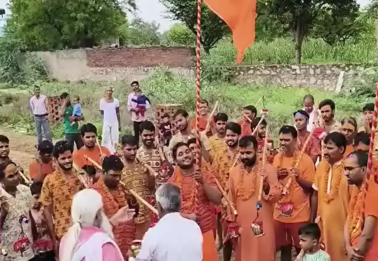 Jaipur: हर-हर महादेव के जयघोष से गूंजा राजस्थान, शिव मंदिरों में उमड़े भक्त Jaipur: हर-हर महादेव के जयघोष से गूंजा राजस्थान, शिव मंदिरों में उमड़े भक्त
